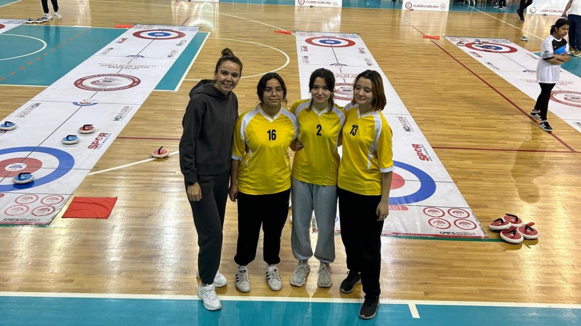 Okulumuzun floor curling yıldızlar erkek - kız- karma takımı Adana'da ilimizi temsil etti.